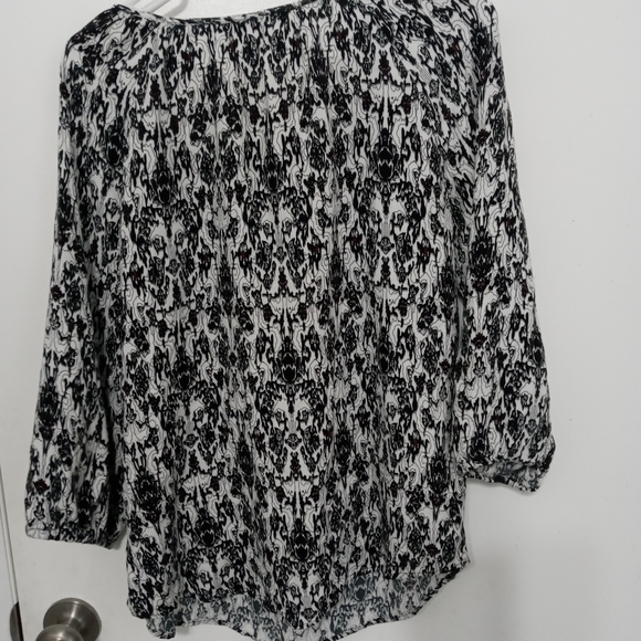 Dalia long sleeve Tassle tie Keyhole Neck Closure - Picture 6 of 8